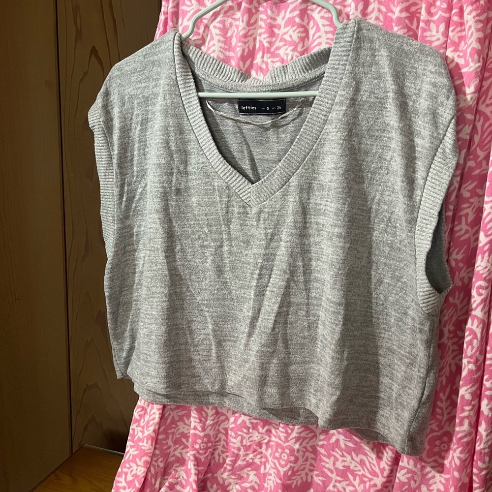 Gray V-Neck knit boxy top